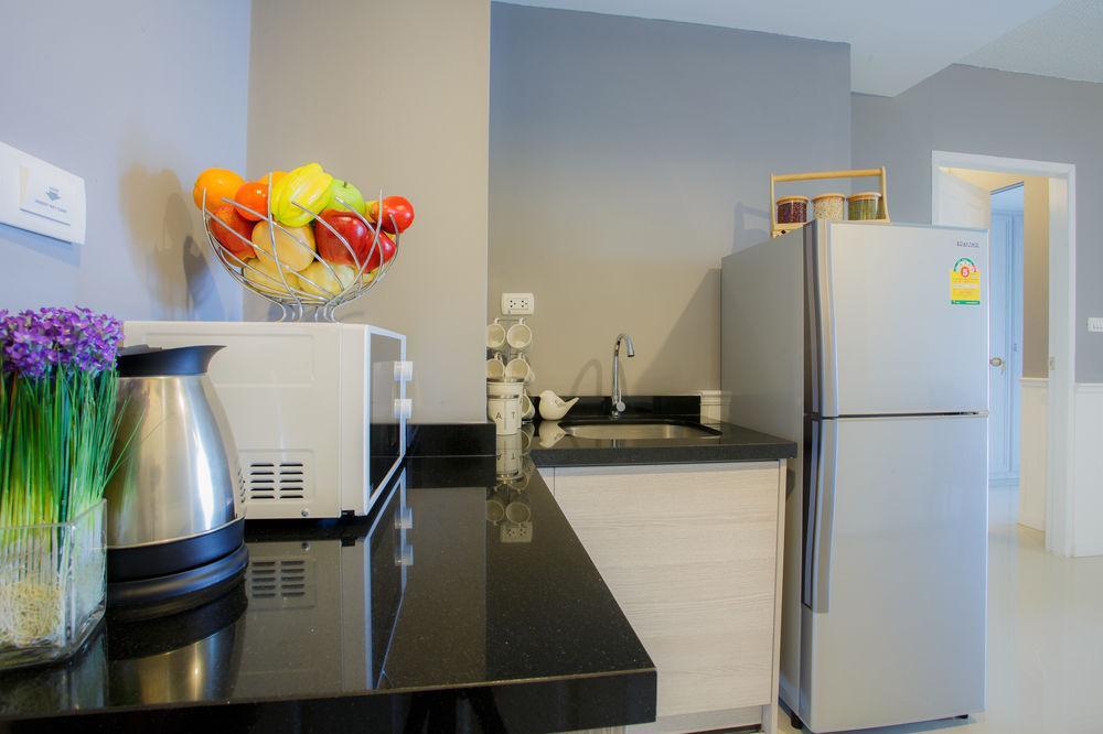 The Capital Resort @ Sukhumvit 50 Bangkok Exterior foto A modern kitchen